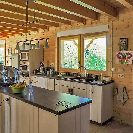 Nyaraló New Wooden House In A Quiet Location, Just A Few Minutes From The River Lot *