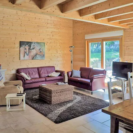 Nyaraló New Wooden House In A Quiet Location, Just A Few Minutes From The River Lot Mauroux